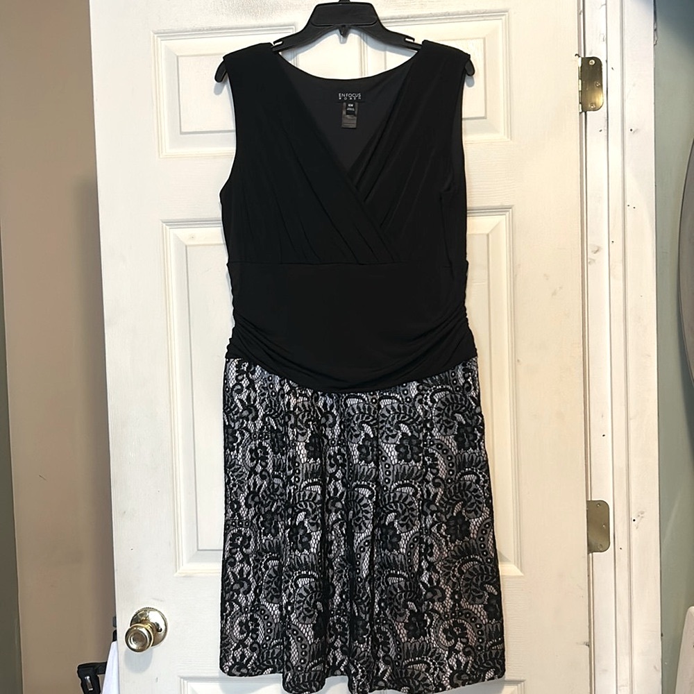 Enfocus Women Black Cocktail Dress With a Lace Skirt Size 16W